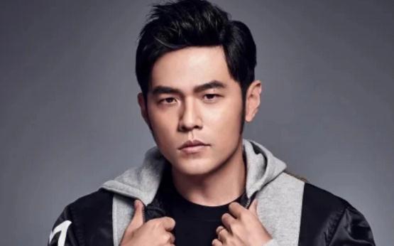 周杰倫為啥不用服兵役？患有強(qiáng)直脊椎炎嗎？