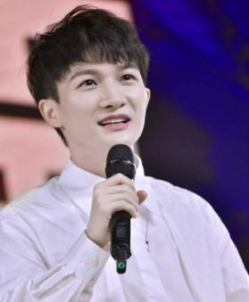周深的真名叫什么，是男是女？(周深個(gè)人資料簡(jiǎn)介)