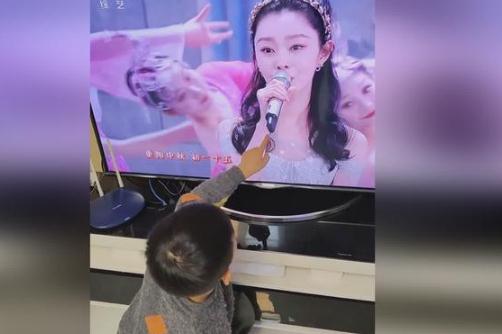 萌娃看春晚高呼要和宋軼結婚!怎么回事？