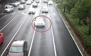 單實線可以超車嗎？雙實線不能超車嗎？