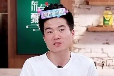董宇輝回應(yīng)被指江郎才盡從容稱，至少肯定了他的過去!