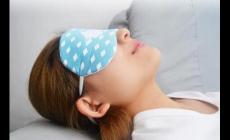 夏天眼罩用冷的還是熱的好 夏天帶冰涼眼罩睡覺(jué)怎么樣