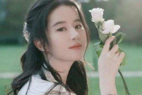 <a href=/yingshi/eba82a2a27ce9e4b8dc19347b1214ea2.html target=_blank class=infotextkey>劉亦菲</a>憑一部劇帶火了5個(gè)人