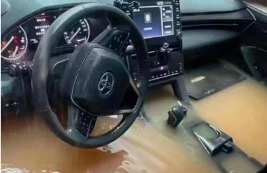 汽車(chē)進(jìn)水發(fā)動(dòng)機(jī)損壞怎么辦